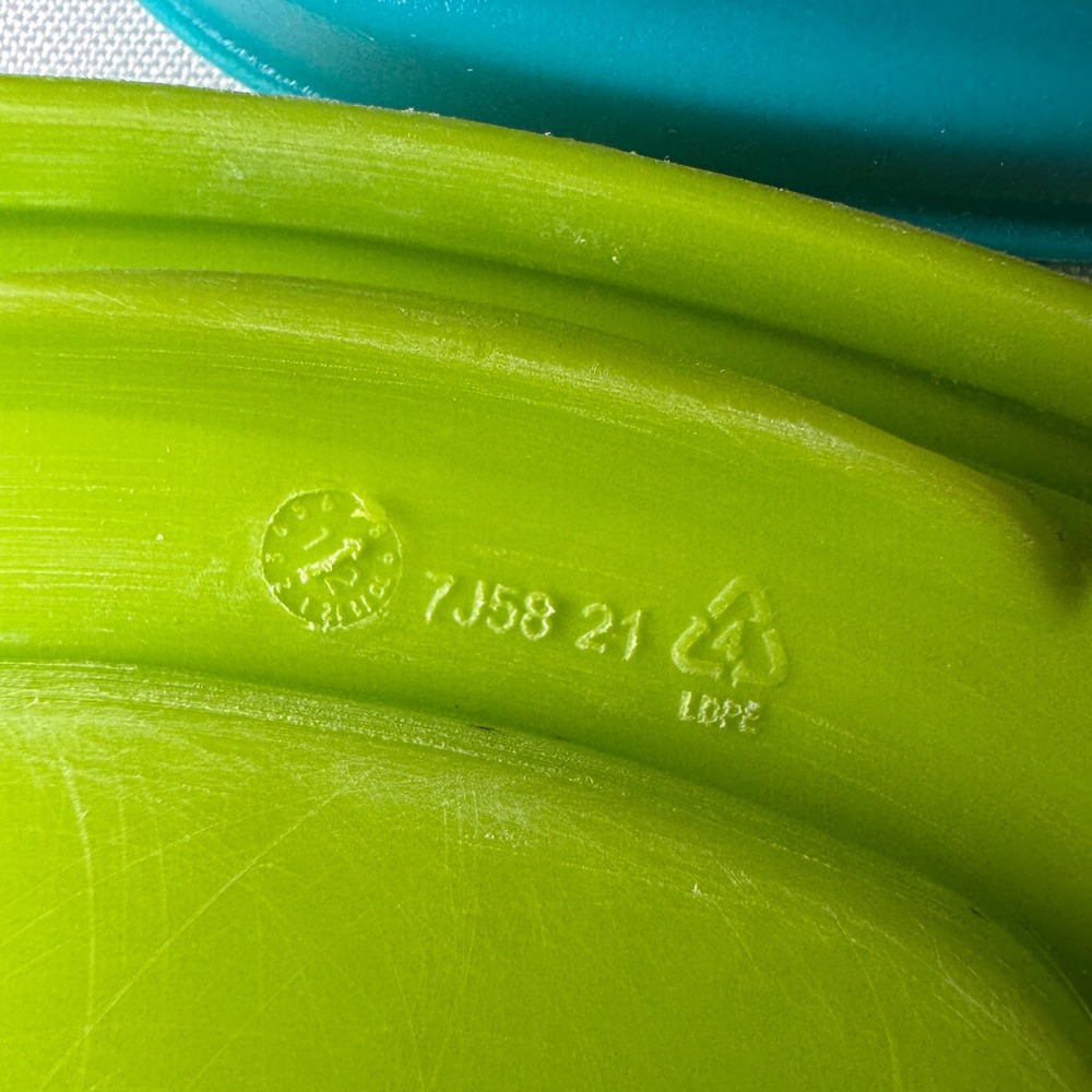 Rubbermaid 7J58 Easy Find Lids Replacement Set of 3 Teal Turquoise Lime Green - Picture 4 of 6